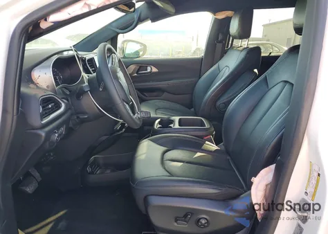 2025 Chrysler Pacifica Select from USA, damaged, VIN 2C4RC1BG5SR532013